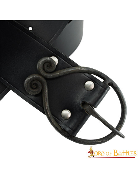 Cinto medieval com fivela de ferro...