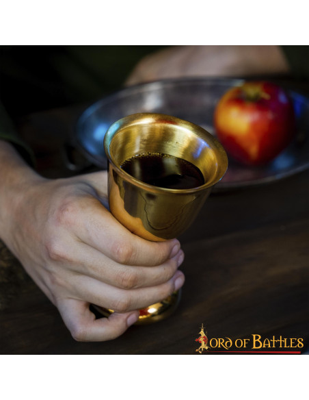 Cálice cerimonial medieval em latão...