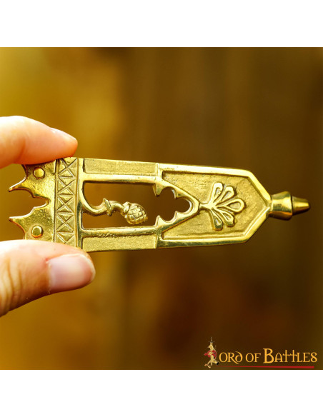 Fecho de cinto medieval banhado a latão