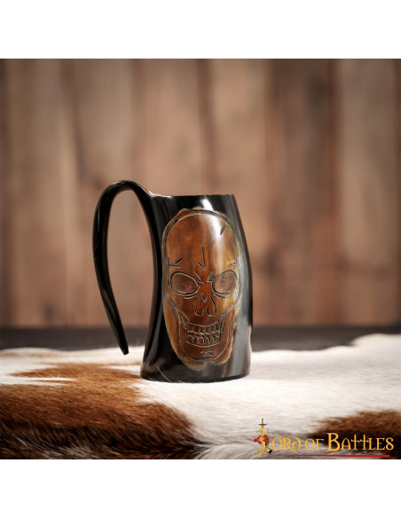 Caneca de cerveja Viking com caveira...