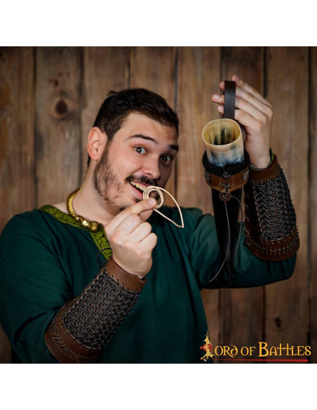 Tahalí para chifres em couro forrado,...