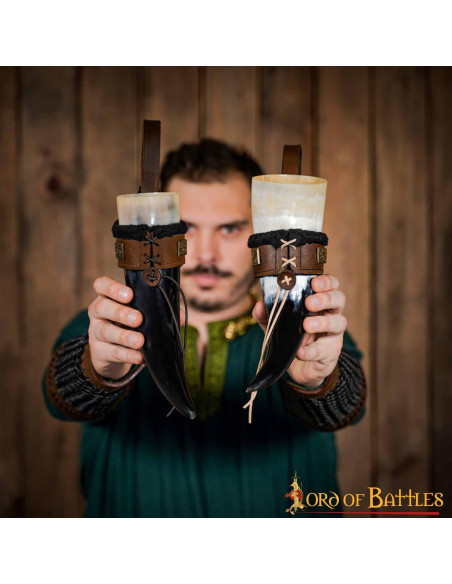 Tahalí para chifres em couro forrado,...