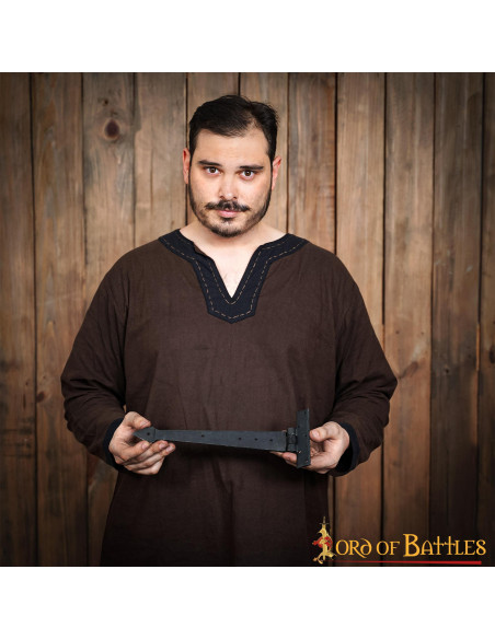 Dobradiça de porta medieval de ferro...