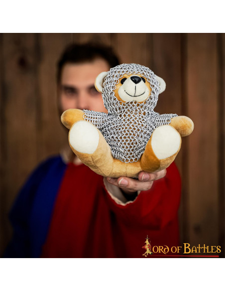 Urso de pelúcia medieval com cota de...