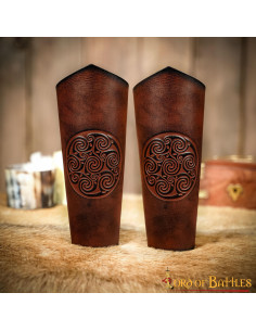 Pulseiras espirais celtas em couro marrom com relevo