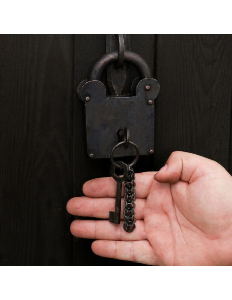 Cadeado medieval quadrado com chaves,...