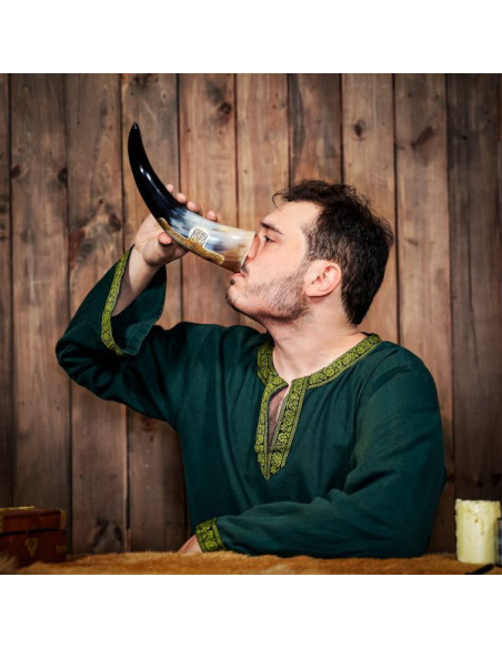 Chifre viking com cruz gravada,...