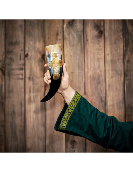 Chifre viking com cruz gravada,...