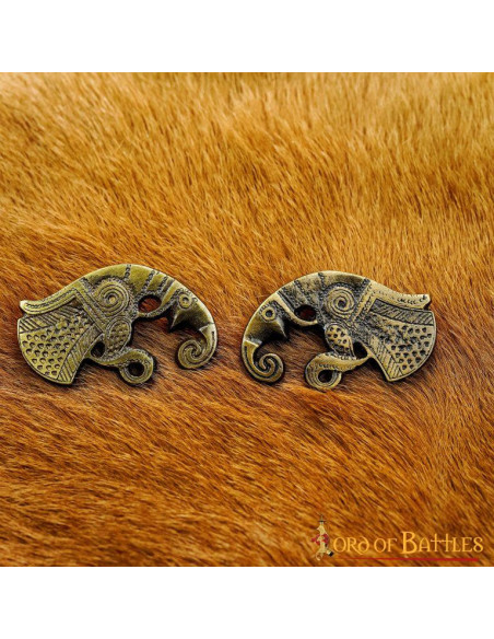 Corvos de latão antigos com montagens...