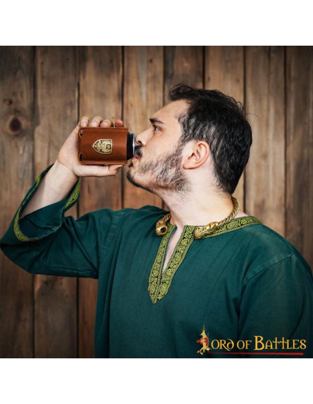 Porta-latas feito à mão com decoração...