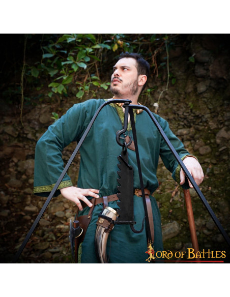 Suporte medieval para caldeirões,...