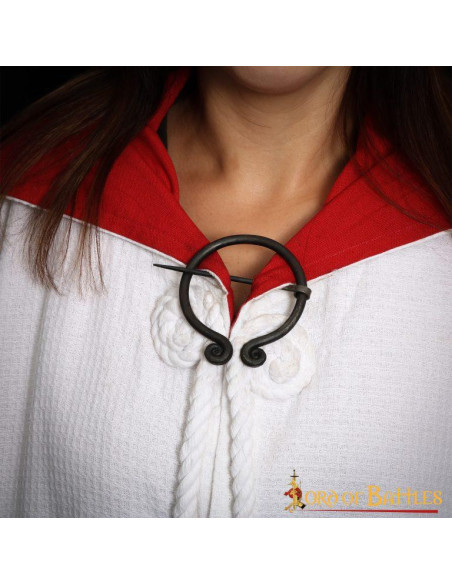 Broche de manto funcional de ferro...