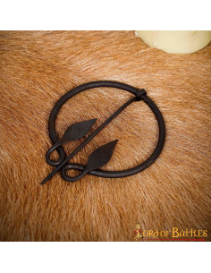 Broche de manto medieval com pontas em forma de folha