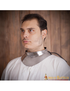 Pequeno gorjal de cavaleiro medieval, aço macio