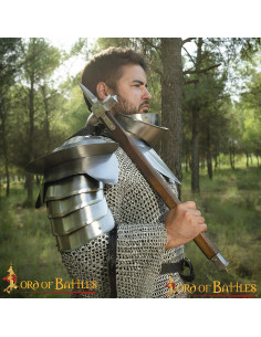 Ombreiras de cavaleiro medieval com quebra-lâminas