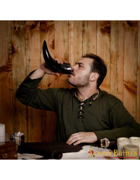 Buzina com nós celtas gravados