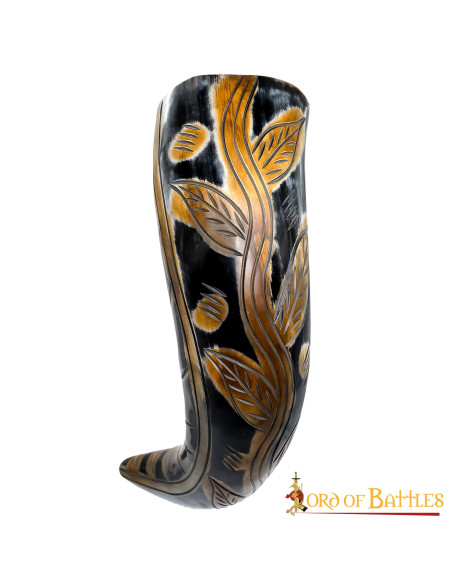 Chifre viking com desenhos gravados...