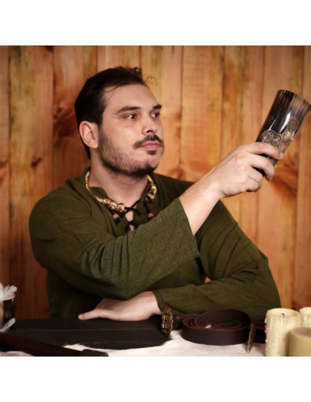 Design de cruz de chifre de bebida...