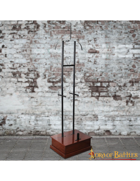 Suporte de metal com base de madeira...