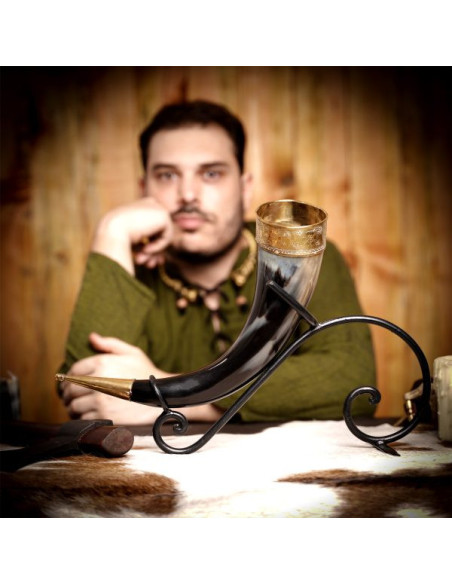 Buzina Viking com decorações em latão