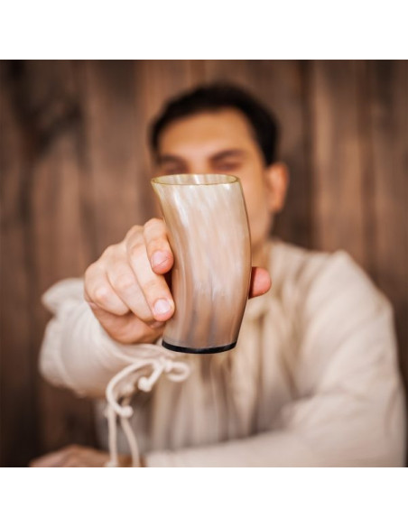 Caneca Viking em chifre de boi para...