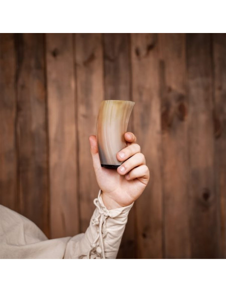 Caneca Viking em chifre de boi para...