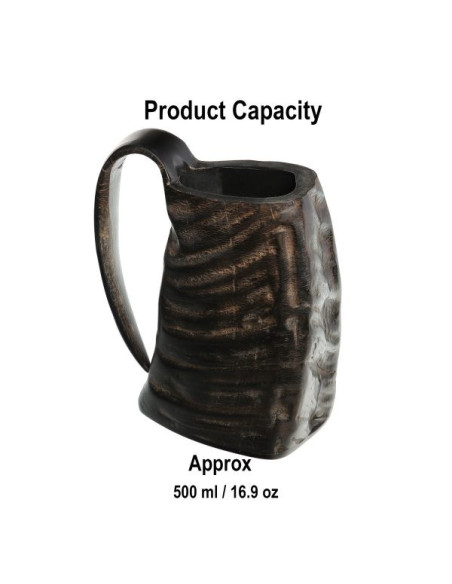 Caneca de cerveja medieval com chifre...
