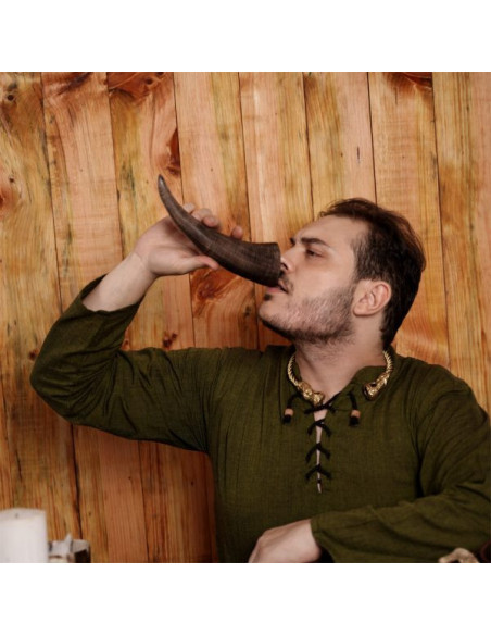 Chifre viking com escamas esculpidas