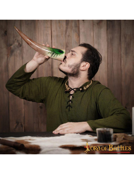 Buzina com desenhos ornamentados