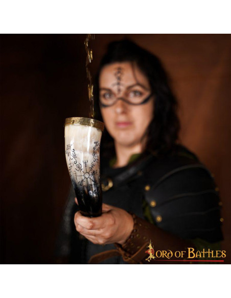 Modelo de chifre de bebida Viking...