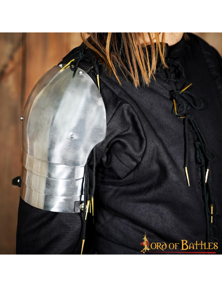 Colete preto funcional s. XV, com...