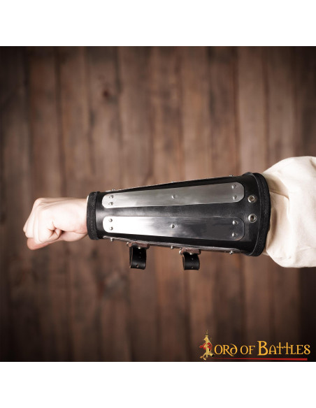 Pulseiras de couro com proteções de...