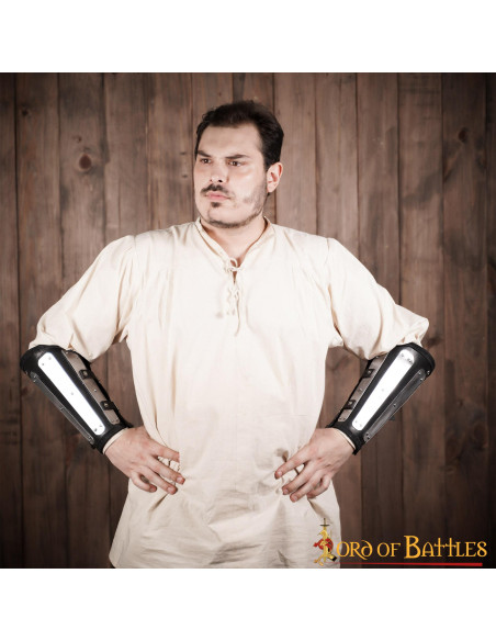 Pulseiras de couro com proteções de...