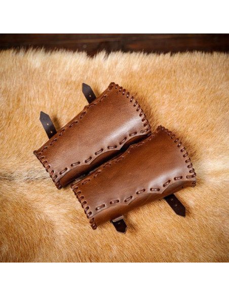 Pulseiras medievais feitas à mão The...