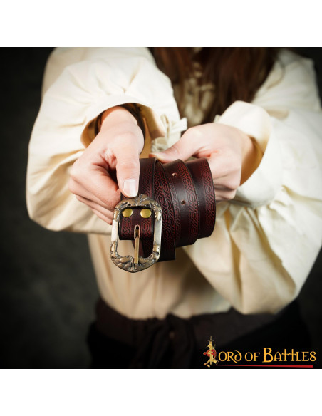 Design em relevo de cinto medieval...