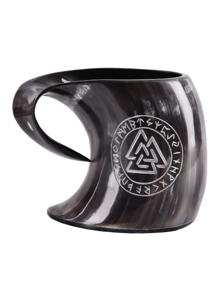 Caneca de cerveja celta com valknut e...