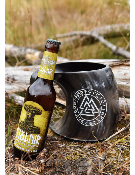 Caneca de cerveja celta com valknut e...