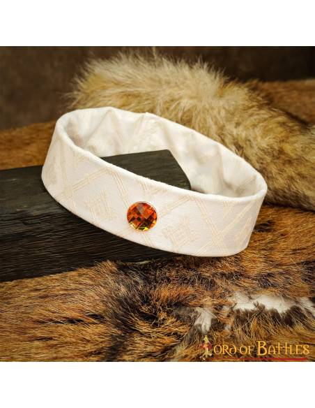 Tiara feminina decorada com pedra