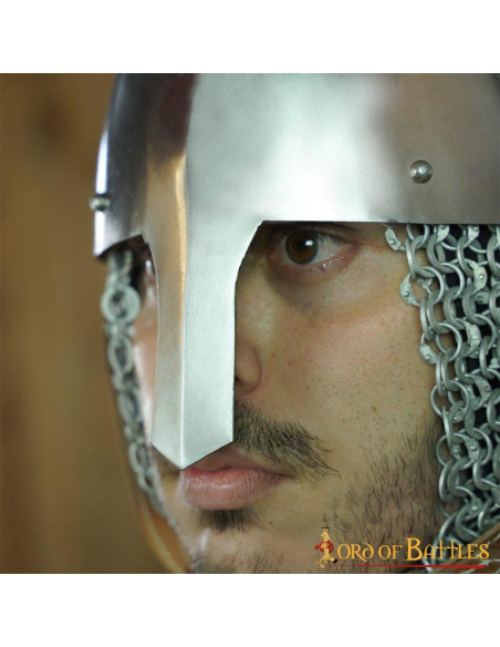 Capacete nasal Olmutz do século XI...