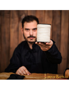 Rolo de cordão de couro branco