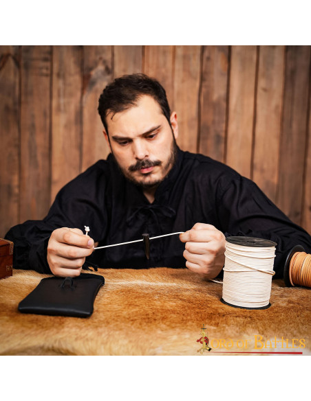 Rolo de cordão de couro branco