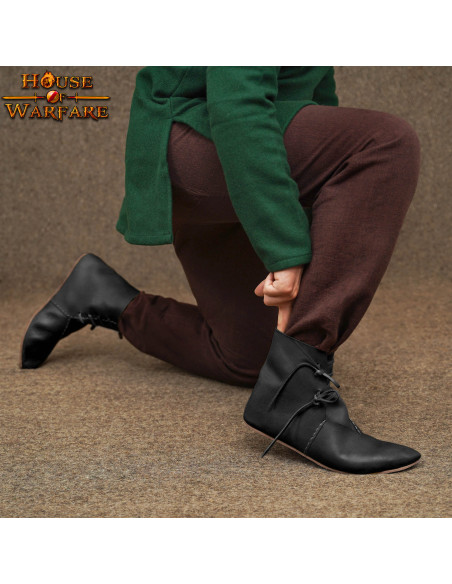 Botins medievais de pele com...