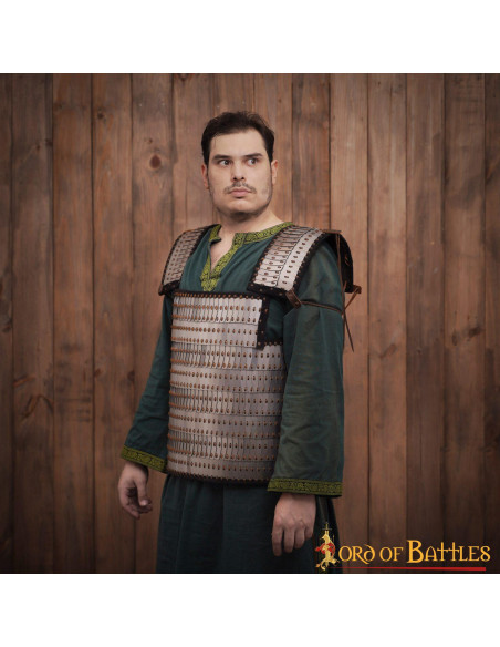 Armadura de escala viking com ripas e...