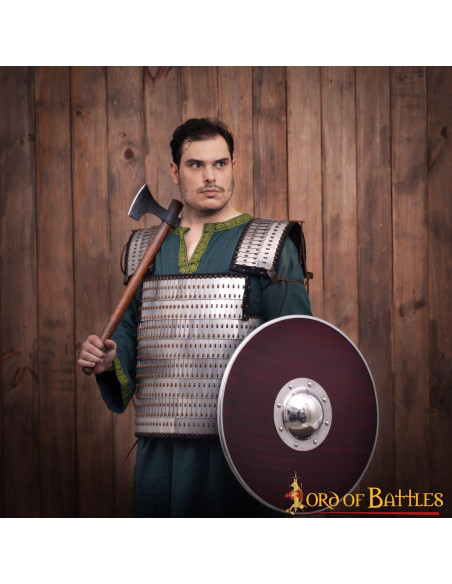 Armadura de escala viking com ripas e...