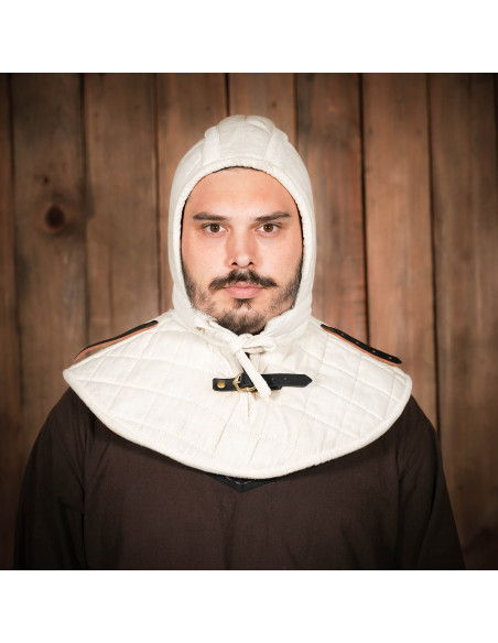 Crepe acolchoado com gorjal medieval