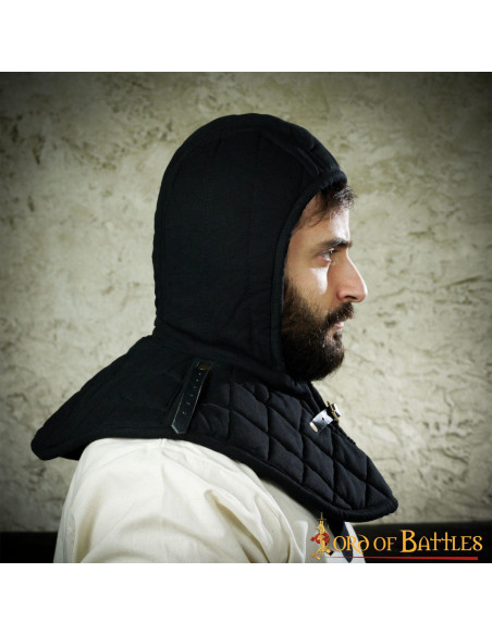 Crepe acolchoado com gorjal medieval