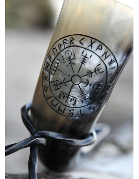 Trompa celta Vegvísir com suporte...