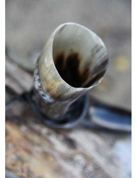 Trompa celta Vegvísir com suporte...