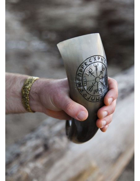 Trompa celta Vegvísir com suporte...