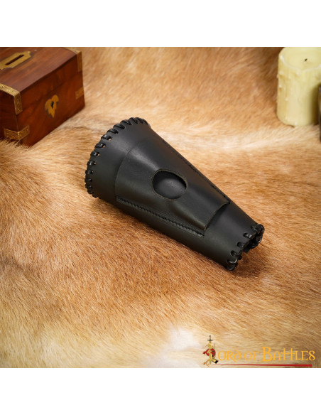 Pulseiras medievais com porta-faca